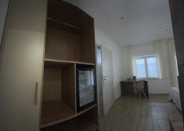 לינה וארוחת בוקר Aramarina מרינה די סקבוניאה