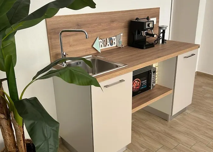 לינה וארוחת בוקר Aramarina 4*